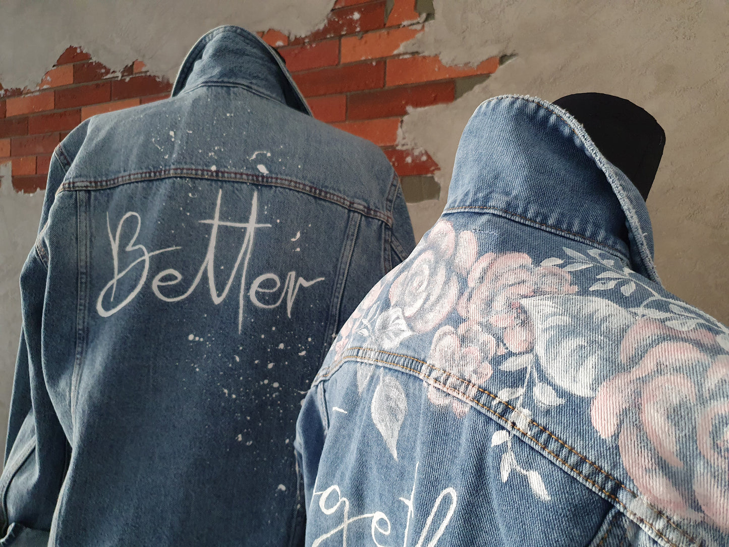 Pictura pe geaca din denim