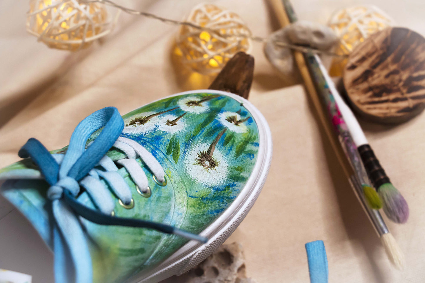 Tenisi Pictati, Painted Sneakers, Pictura Manuala Tenisi, handmade shoes, Everyday shoes, Woman Fashion, customized shoes, Dandelion, Splash paint, Papadie, Papadie pictata, siteseeing painted