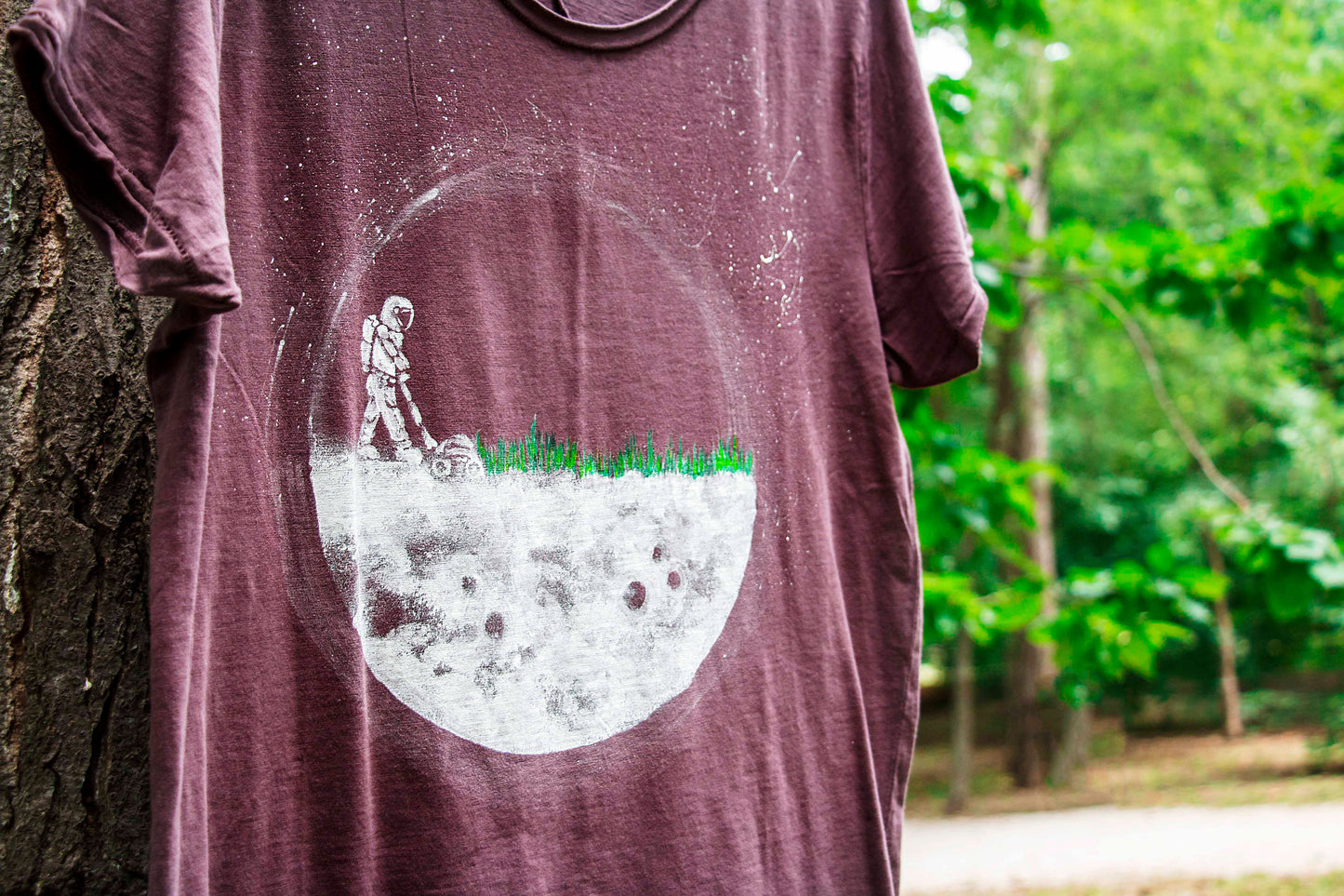 Tricou Trimming the Moon