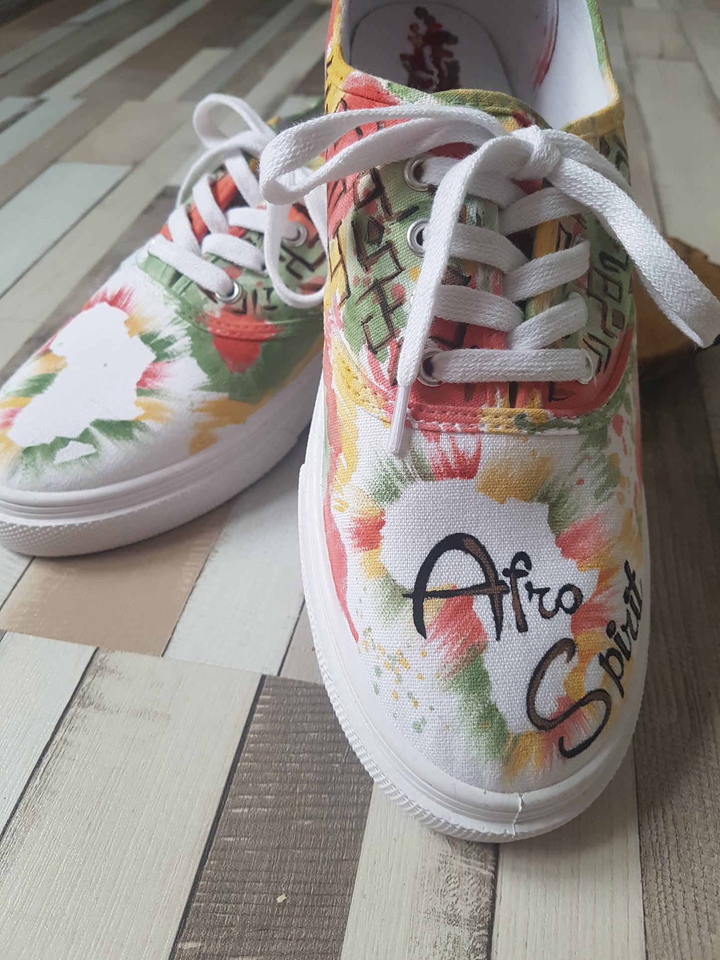 Tenisi Pictati, Painted Sneakers, Pictura Manuala Tenisi, handmade shoes, Everyday shoes, Woman Fashion, customized shoes, African model, Afro Spirit