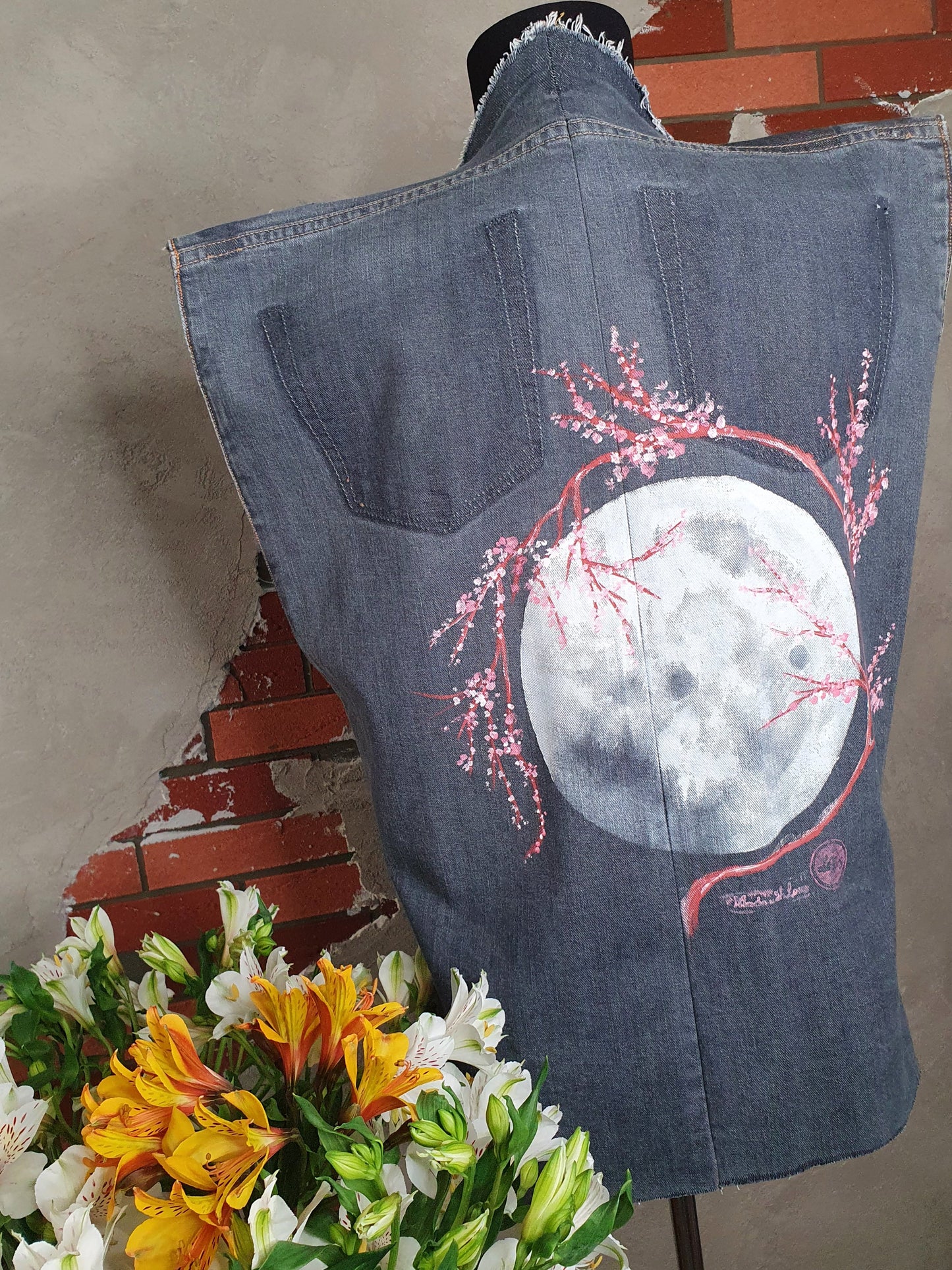 Vesta croita si pictata manual "Cherry tree Moon"