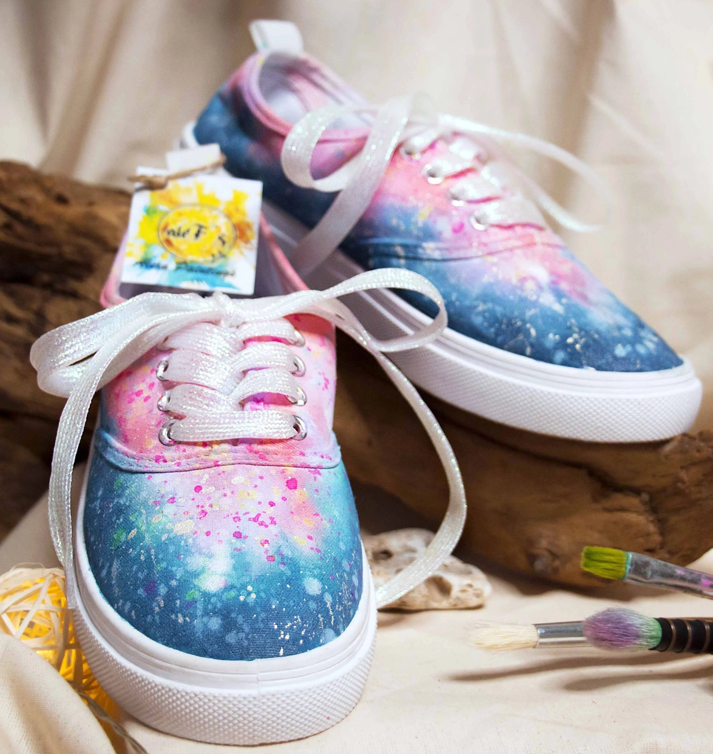 Tenisi Pictati, Painted Sneakers, Pictura Manuala Tenisi, handmade shoes, Everyday shoes, Woman Fashion, customized shoes, Holi, Holi Sneakers, Nature, Meaningful painting, look inside, Splash, Splashes