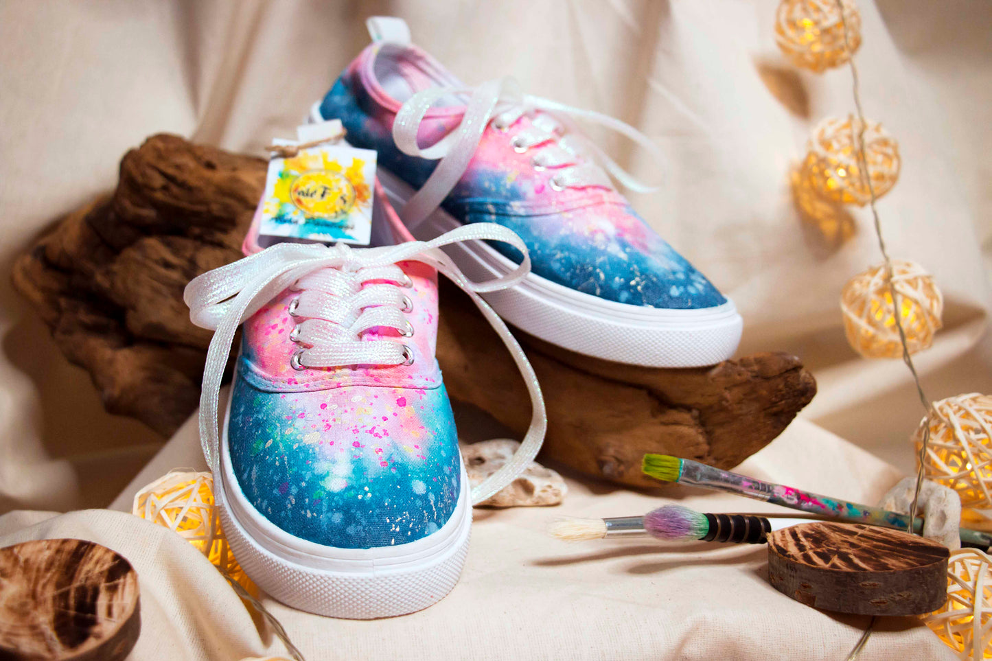 Tenisi Pictati, Painted Sneakers, Pictura Manuala Tenisi, handmade shoes, Everyday shoes, Woman Fashion, customized shoes, Holi, Holi Sneakers, Nature, Meaningful painting, look inside, Splash, Splashes