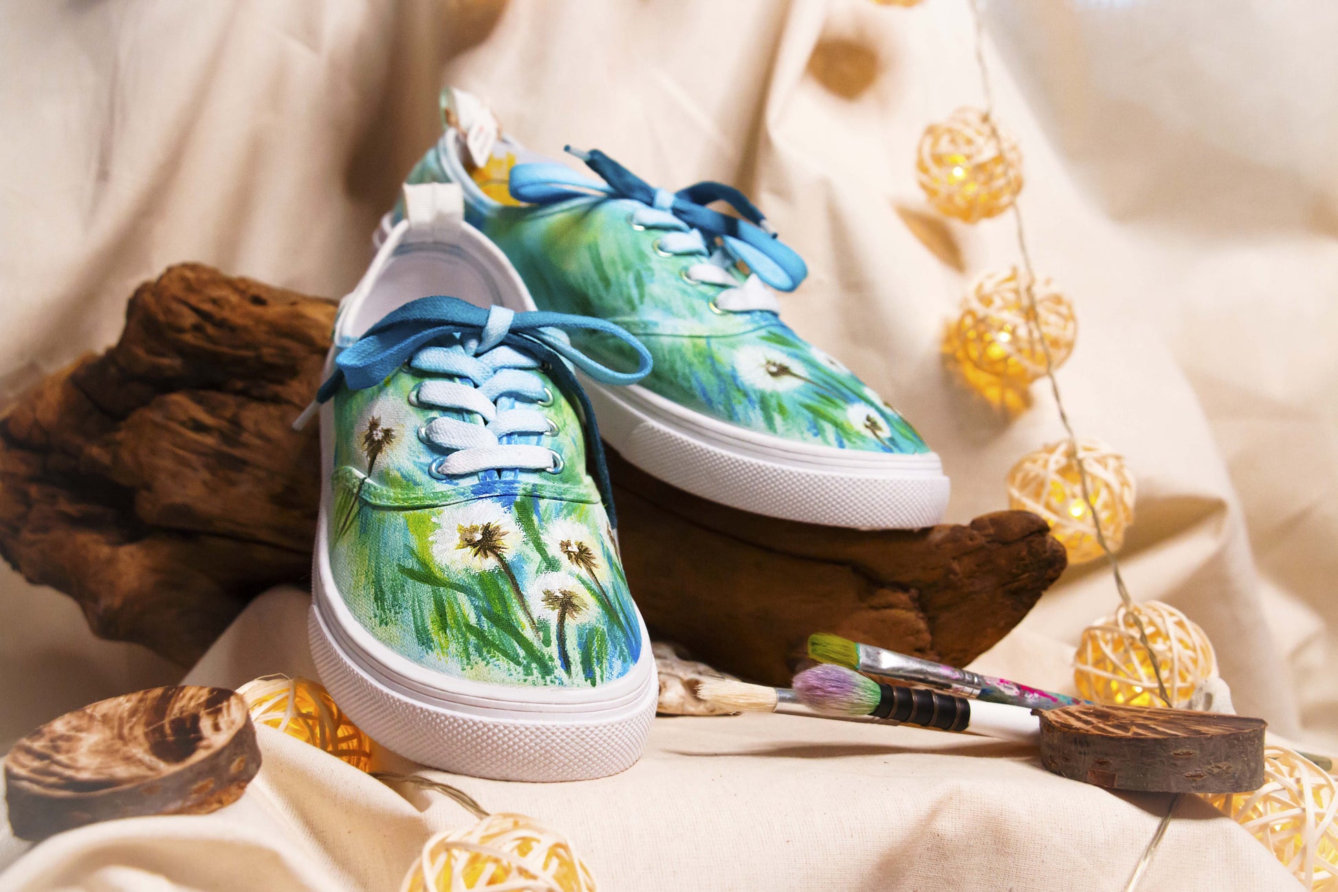 Tenisi Pictati, Painted Sneakers, Pictura Manuala Tenisi, handmade shoes, Everyday shoes, Woman Fashion, customized shoes, Dandelion, Splash paint, Papadie, Papadie pictata, siteseeing painted