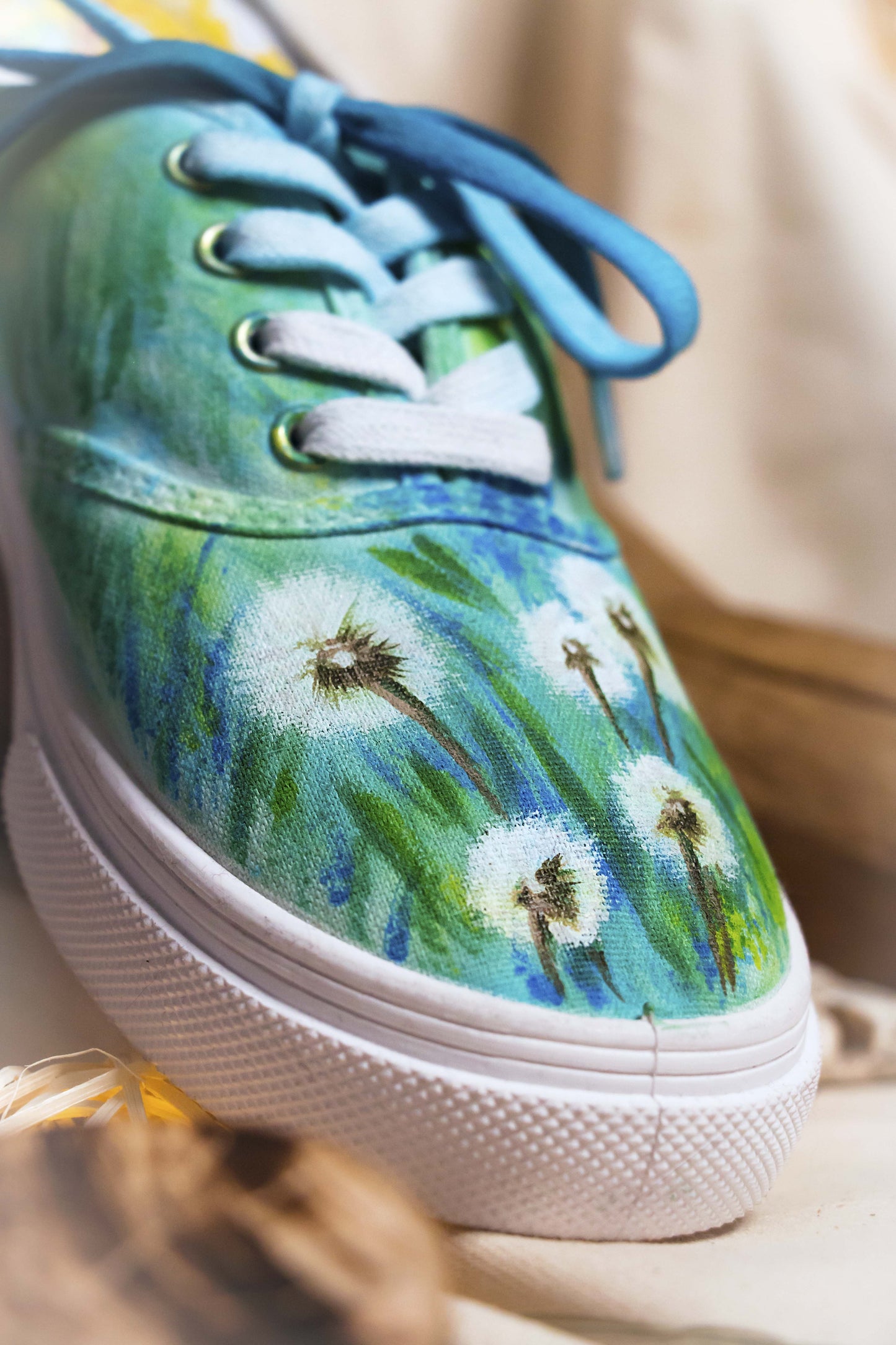 Tenisi Pictati, Painted Sneakers, Pictura Manuala Tenisi, handmade shoes, Everyday shoes, Woman Fashion, customized shoes, Dandelion, Splash paint, Papadie, Papadie pictata, siteseeing painted