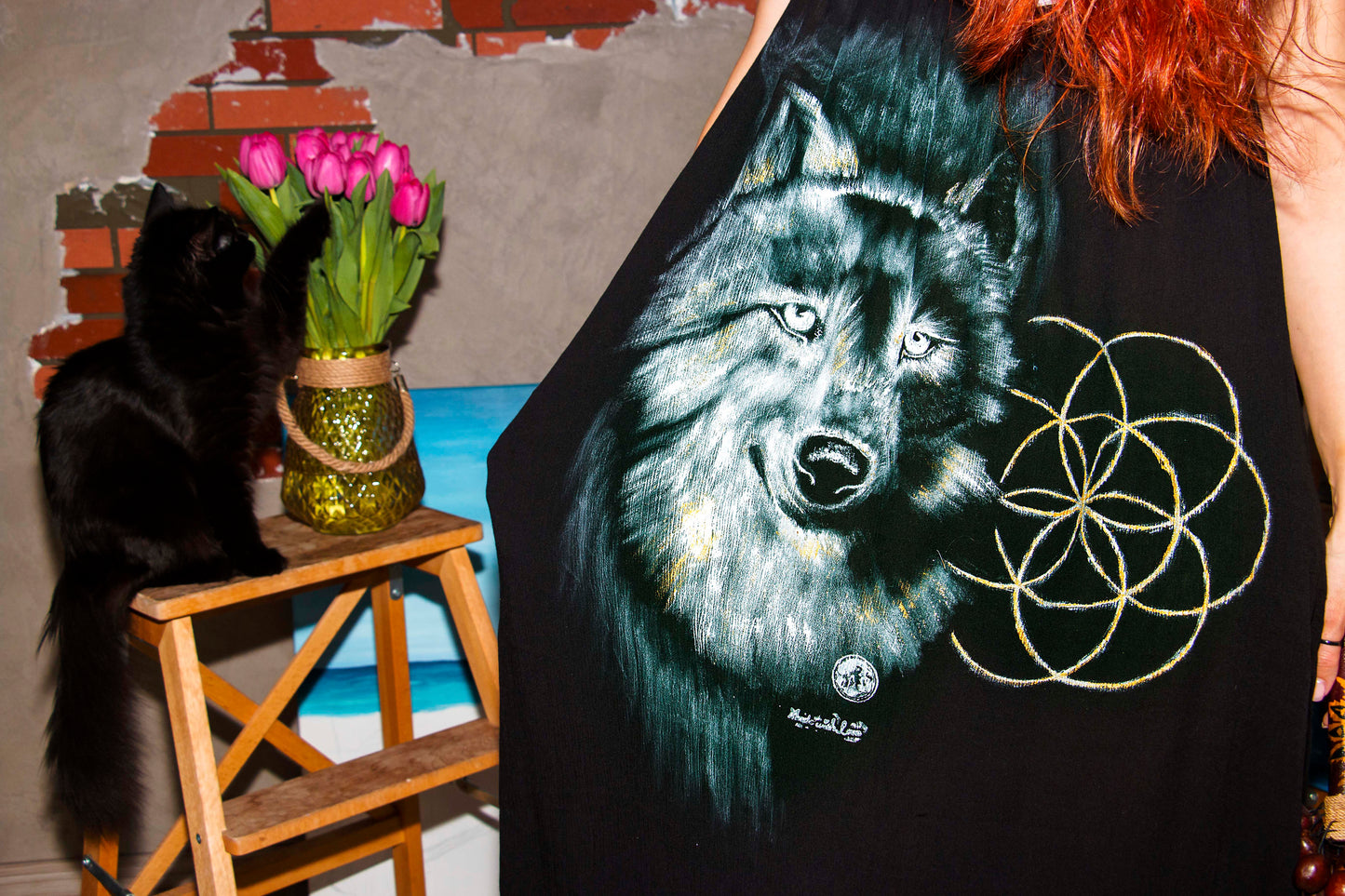 Rochie neagra cu design unicat, pictura "Wolf & Flower moon"